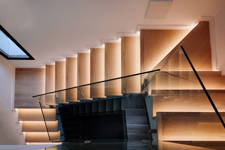 13521_field_image_escaliers-bois-dans-maison-moderne