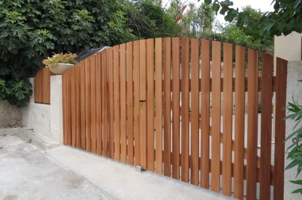 14483_field_service_image_96f68797-e75d-4fce-bb15-d690551a07dc_portail-bois-permettez-moi-de-construire